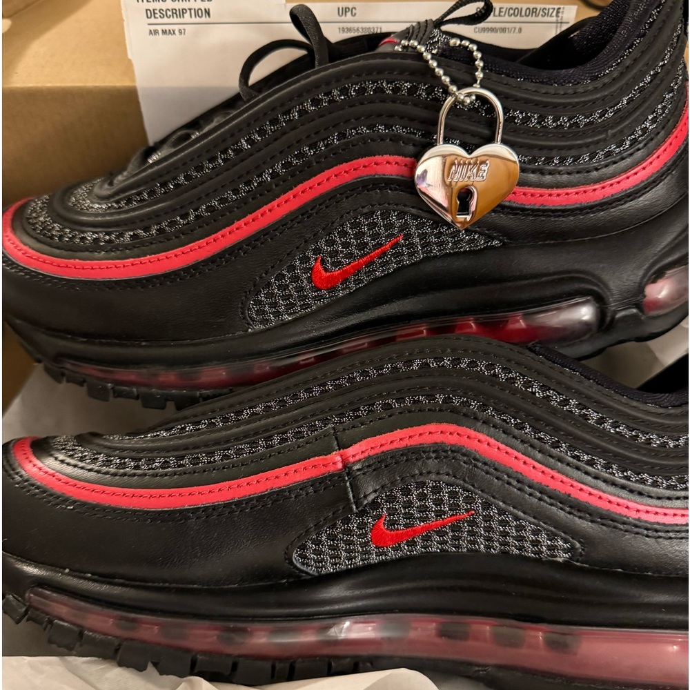 Closet cleaning for the new year! These Nike shoes were only worn once.